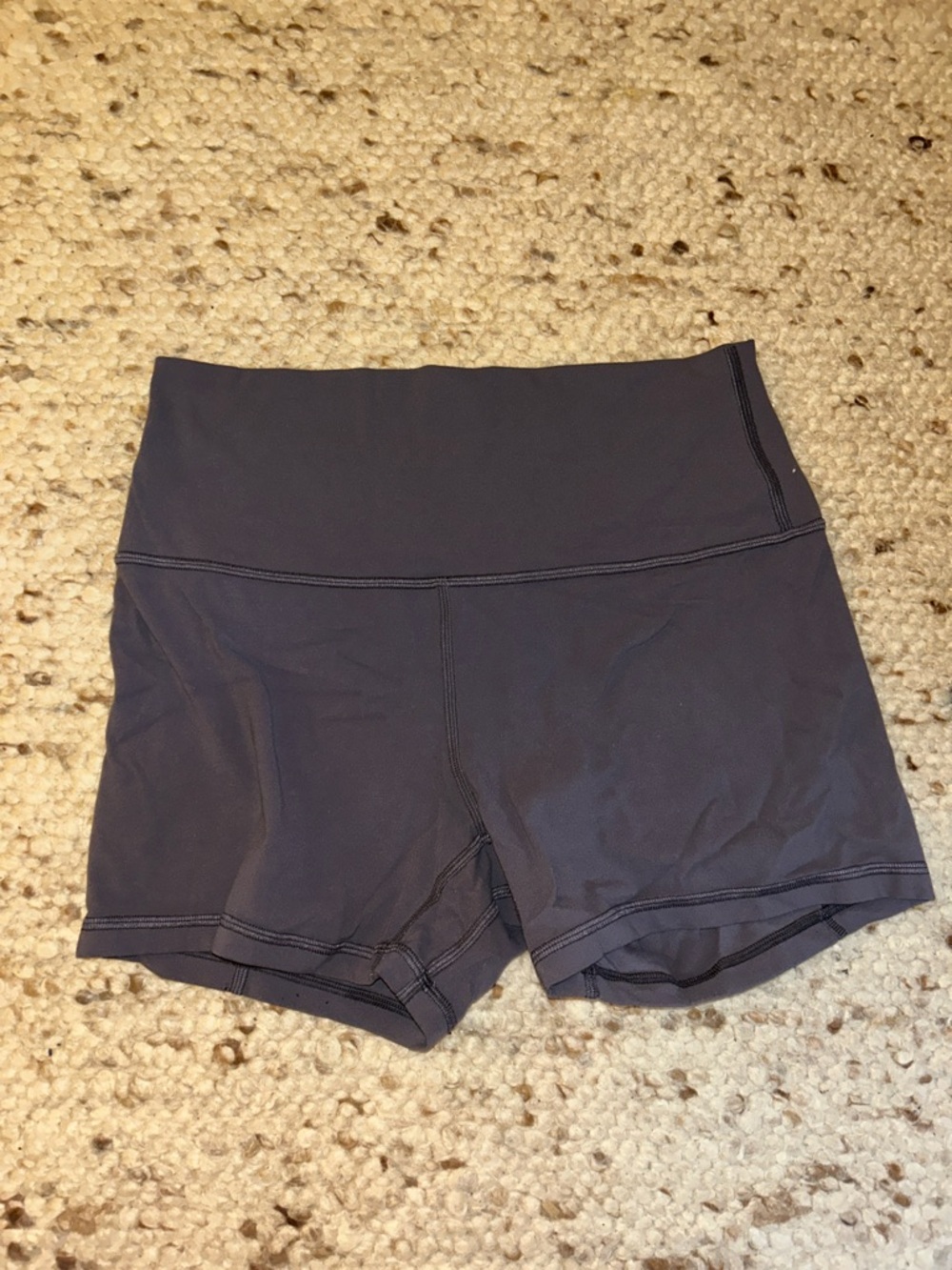 Lululemon high-rise bike shorts 4’